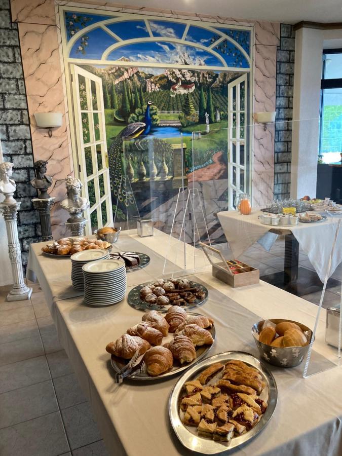 Hotel Ristorante Scoiattolo Sporminore Kültér fotó
