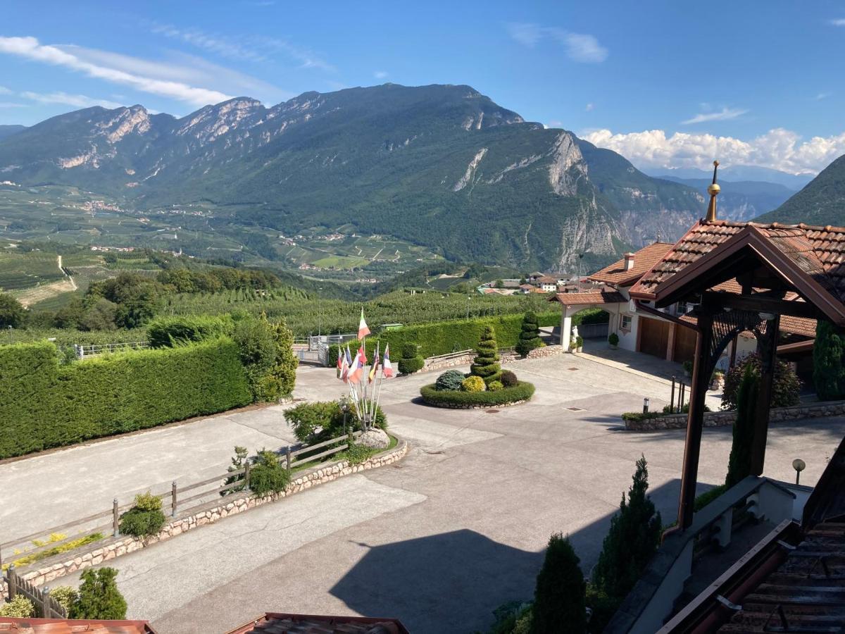 Hotel Ristorante Scoiattolo Sporminore Kültér fotó