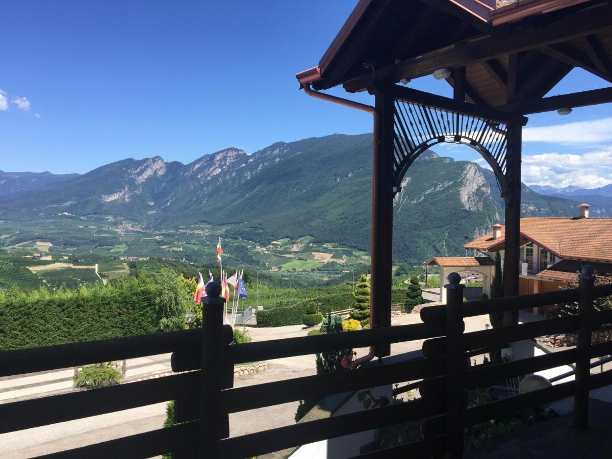 Hotel Ristorante Scoiattolo Sporminore Kültér fotó