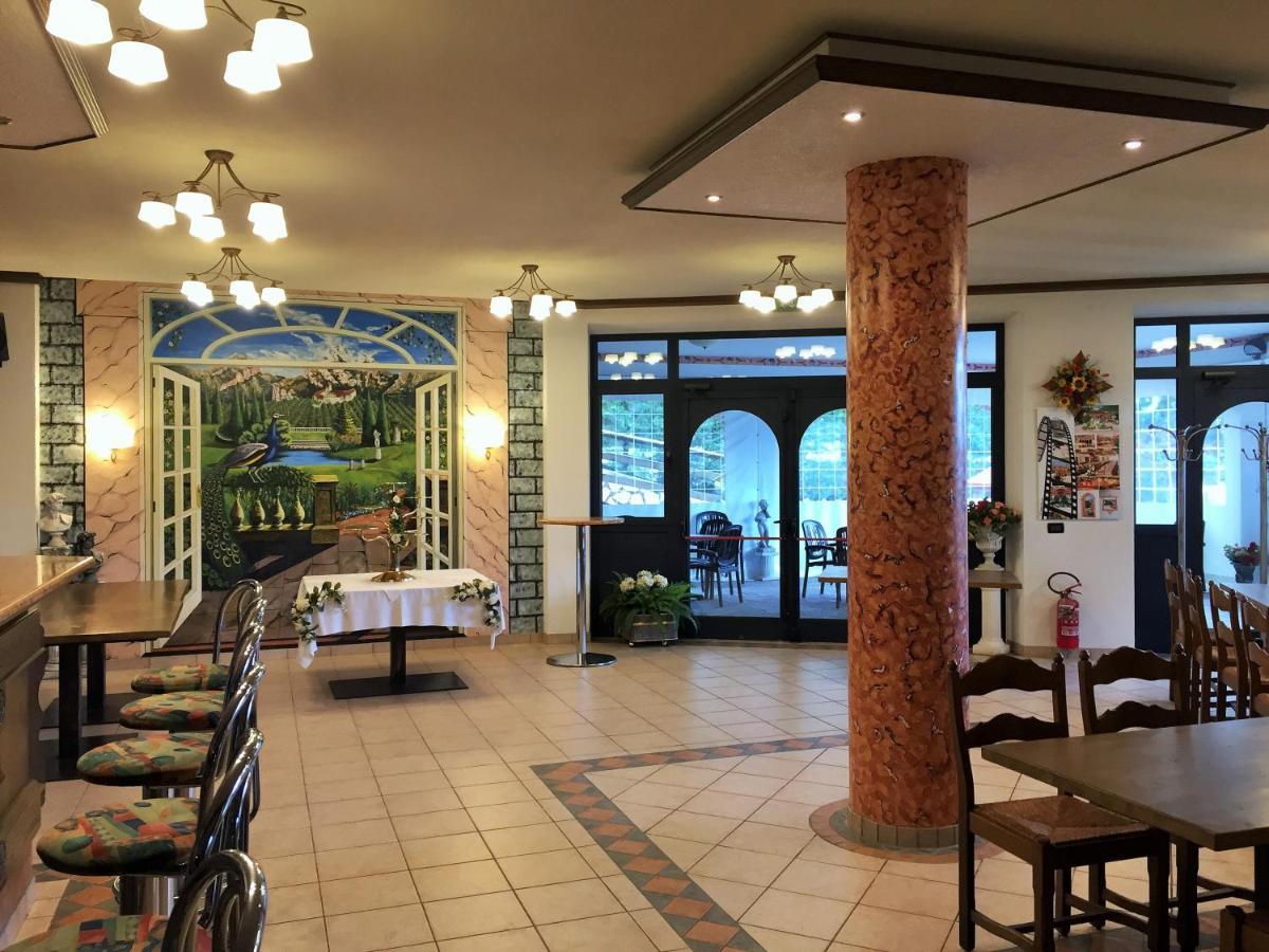 Hotel Ristorante Scoiattolo Sporminore Kültér fotó