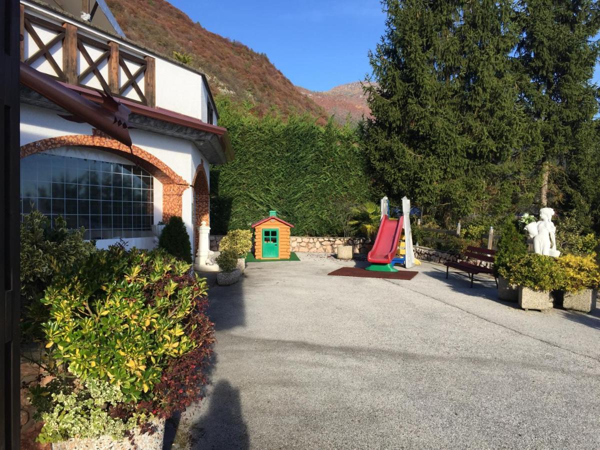 Hotel Ristorante Scoiattolo Sporminore Kültér fotó