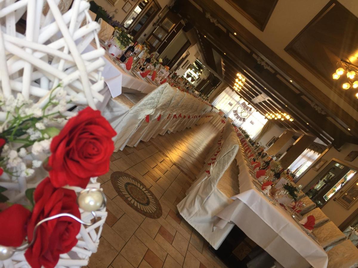 Hotel Ristorante Scoiattolo Sporminore Kültér fotó