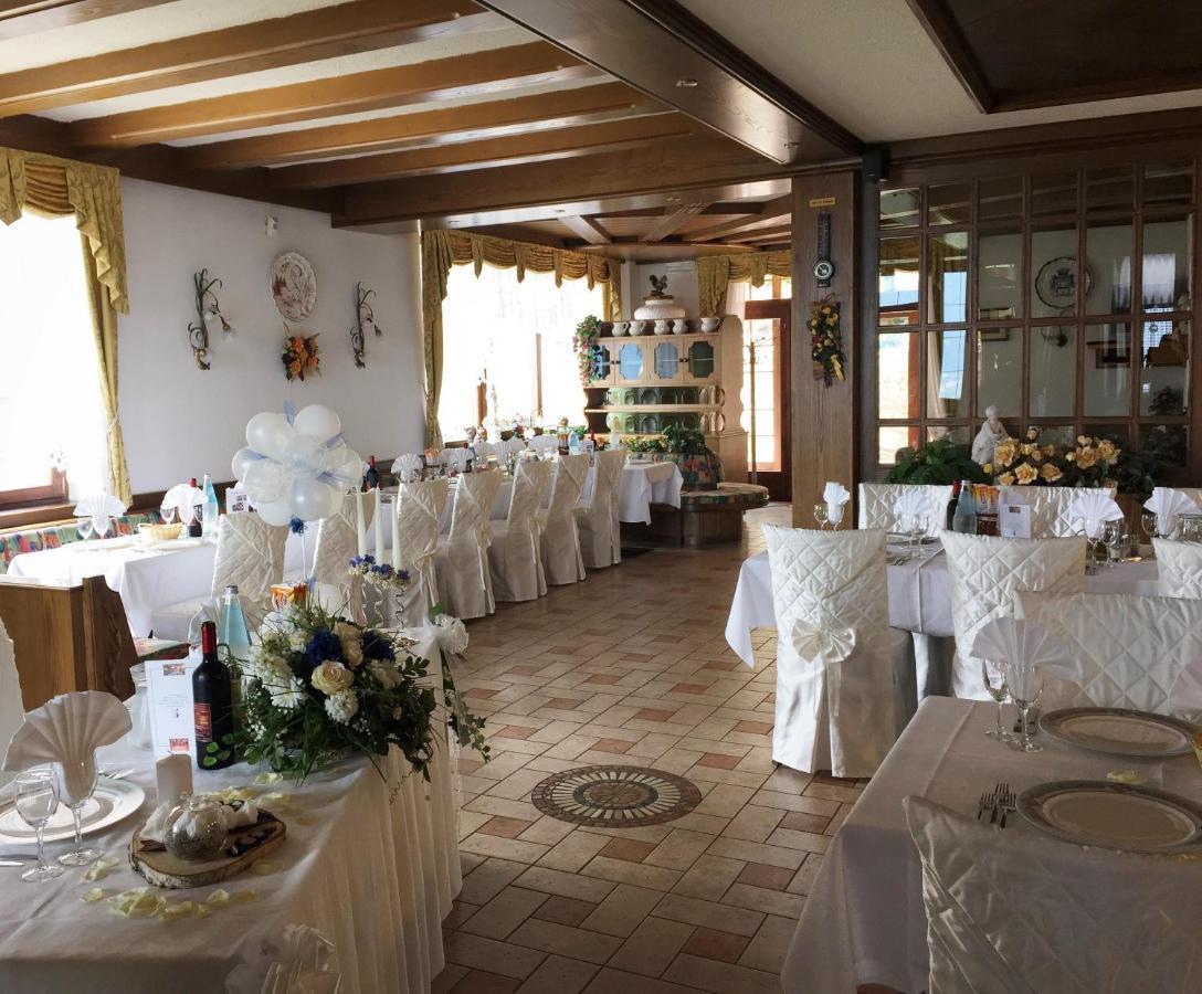 Hotel Ristorante Scoiattolo Sporminore Kültér fotó