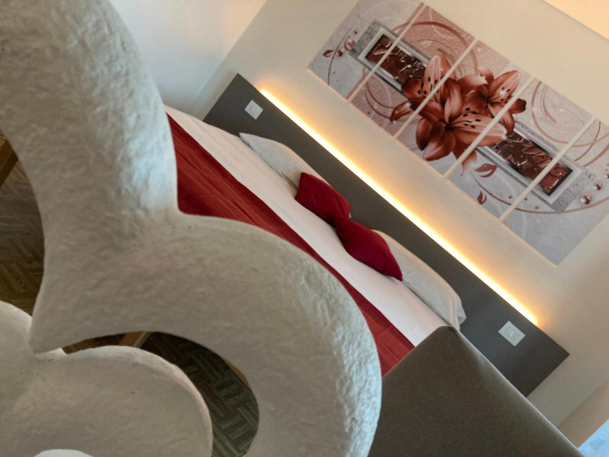 Hotel Ristorante Scoiattolo Sporminore Kültér fotó